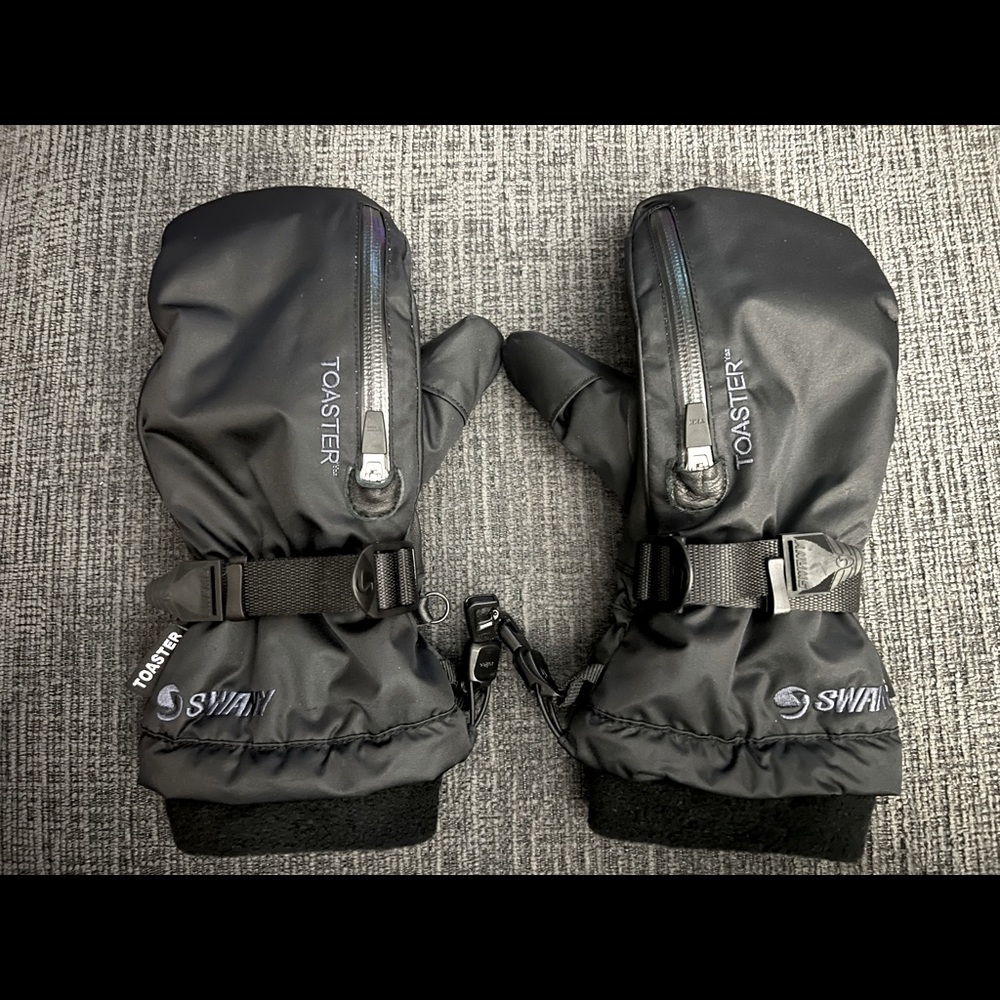 Swany women’s size medium Touch Tech Arctic Toaster Mittens with liner gloves